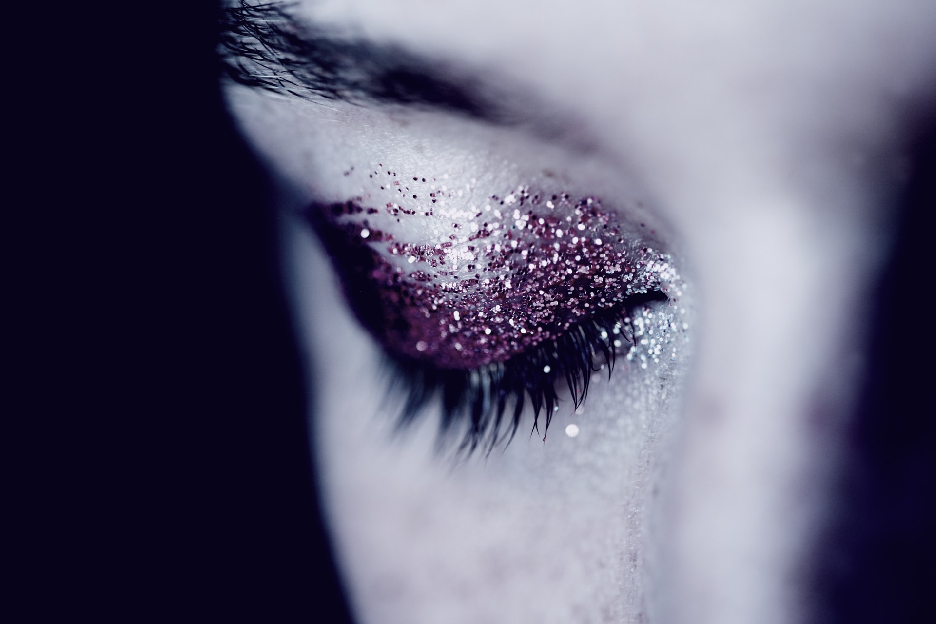 Glittered eyelid